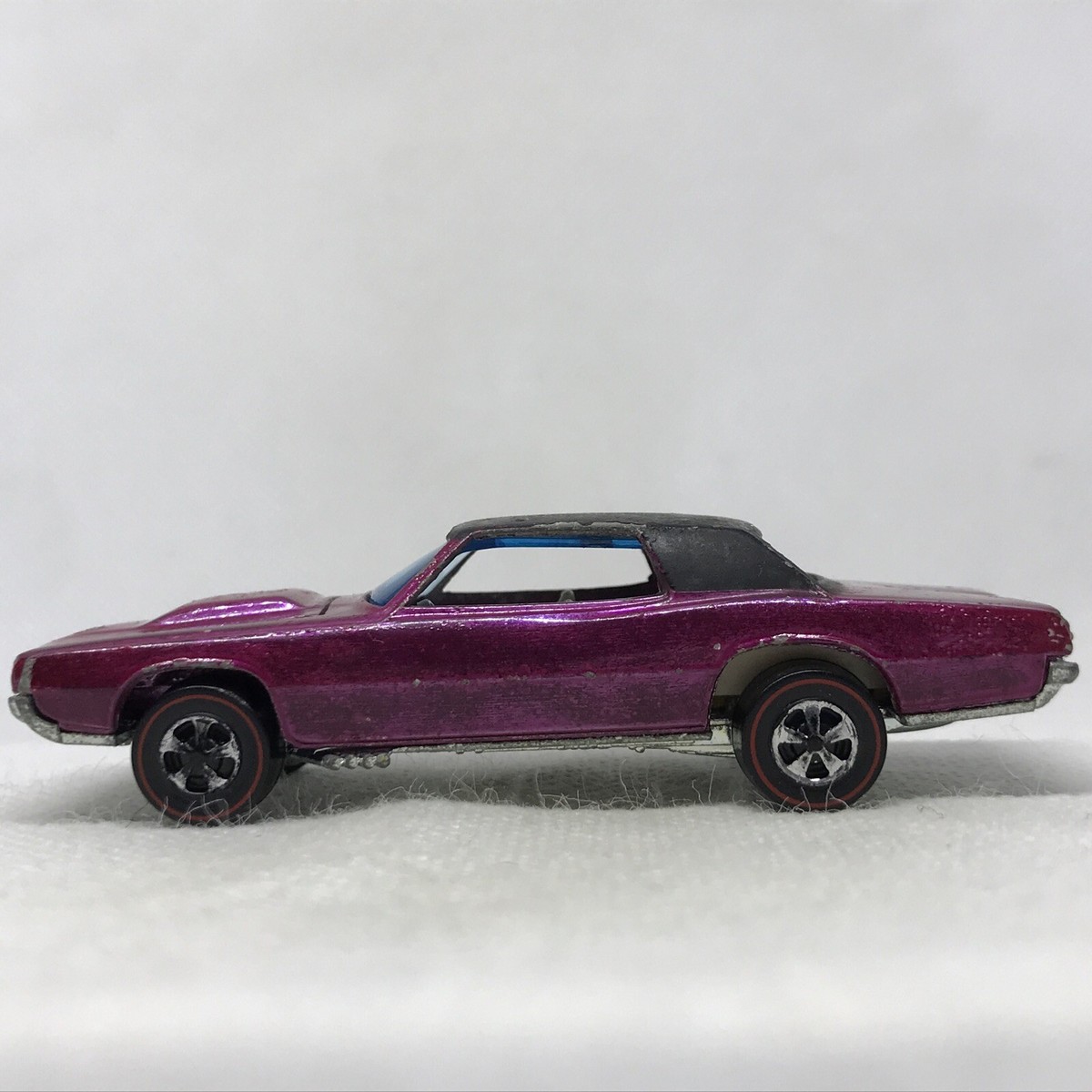 Hot Wheels Redline Custom T-Bird 1967 Creamy Pink White Int. Made