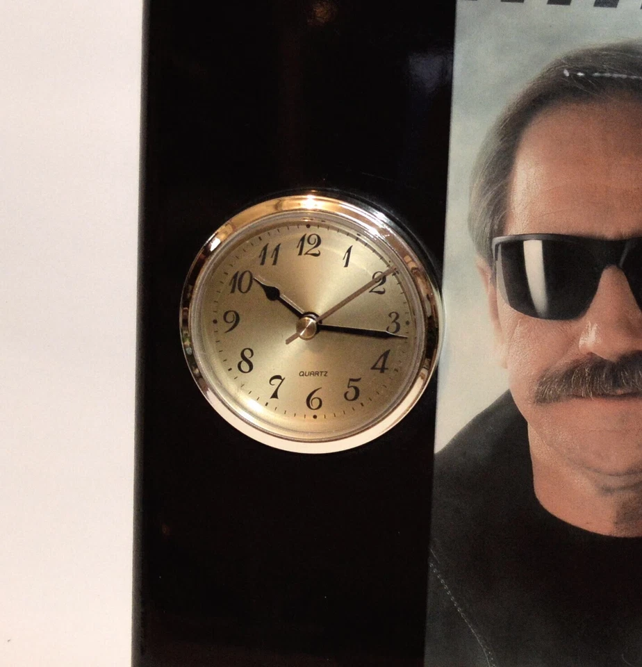 Reloj De Colección Earnhardt vs. Earnhardt Tiroteo en Daytona Madera Hombre Cueva NASCAR Decoración Foto 3 de 4
