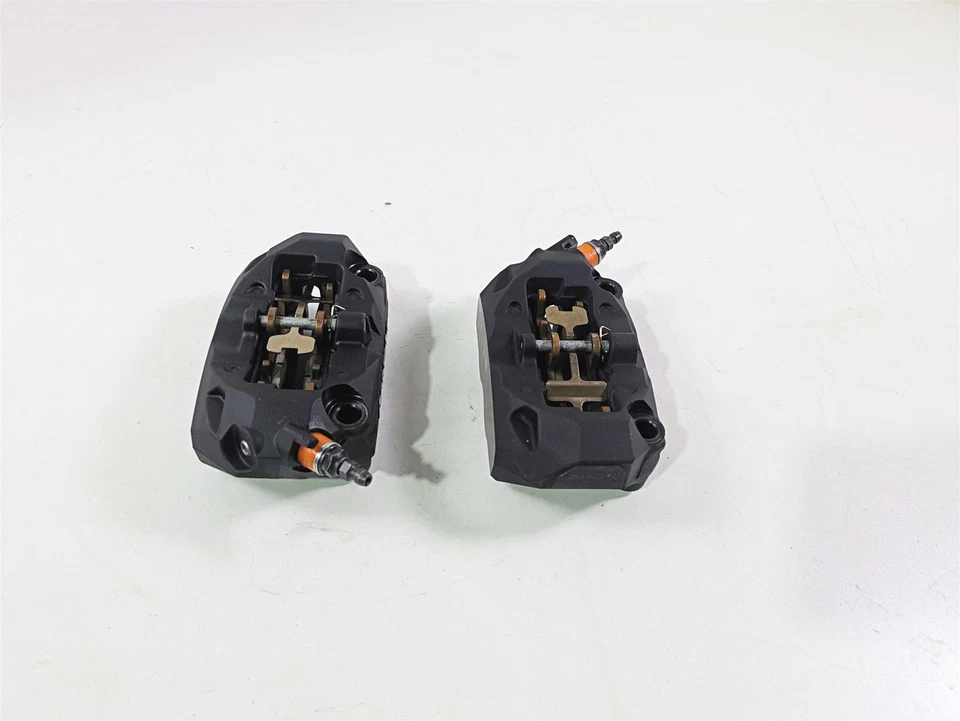 Juego de pinzas de freno delanteras Brembo Triumph Street Triple 765 R 2024 100 mm T2022510 Foto 4 de 4