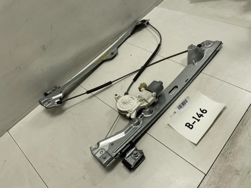 Chevrolet Suburban 1500 2012 puerta trasera derecha ventana regulador motor OEM+ Foto 3 de 4