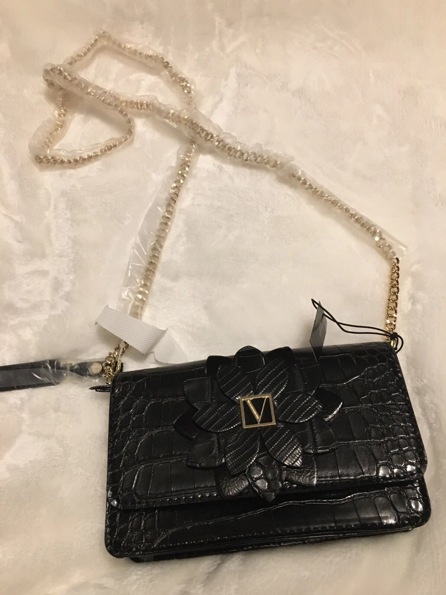 What's in my Victoria's Secret Mini Shoulder Bag 