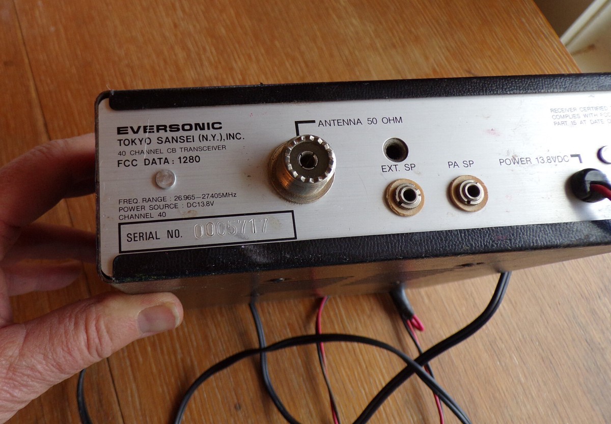 Eversonic 40 Channel Mobile CB Radio Receptor-Transceiver - Made