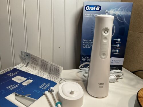 Oral-B Water Flosser Advanced Portable Oral Irrigator Handle - Picture 1 of 6