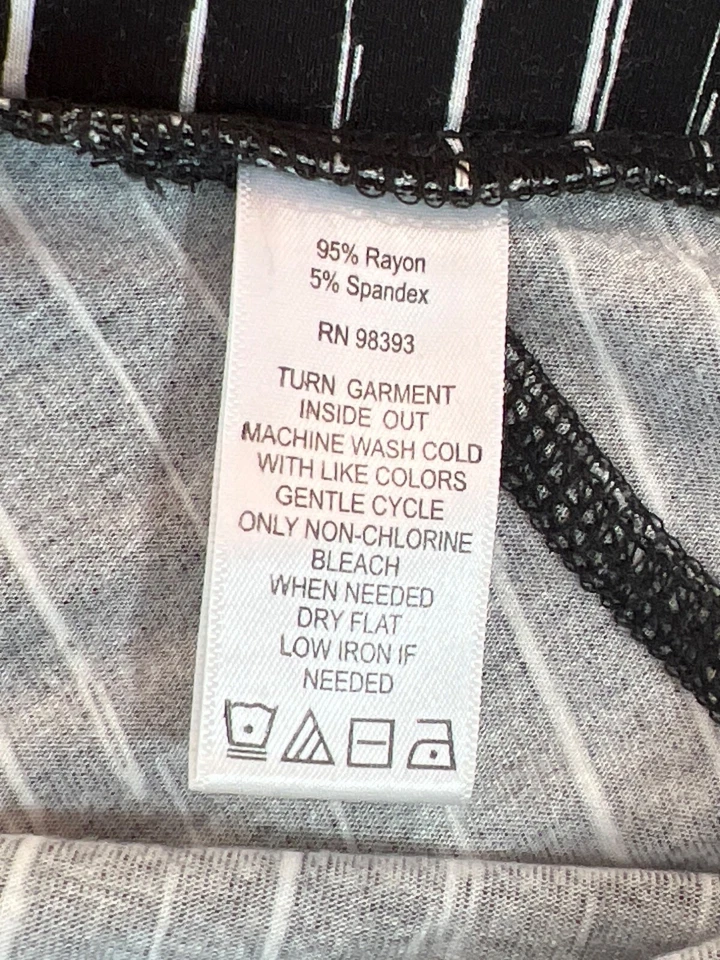 Maxi Falda Lisa Rinna Collection Dobladillo Alto Bajo con Detalle de Costura Grande Negra Blanca Foto 4 de 4