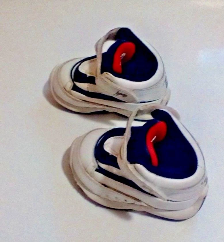 Zapatos de baloncesto Kid Connection Hi Top blancos azul marino rojo niño infantil talla 2 Foto 2 de 4