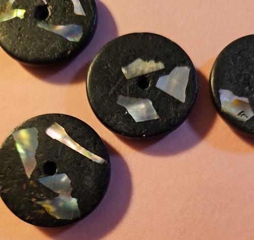 4 antike schwarze Glaspfeifenknöpfe mit Perlmutt Intarsien, 1" - Bild 5 von 12