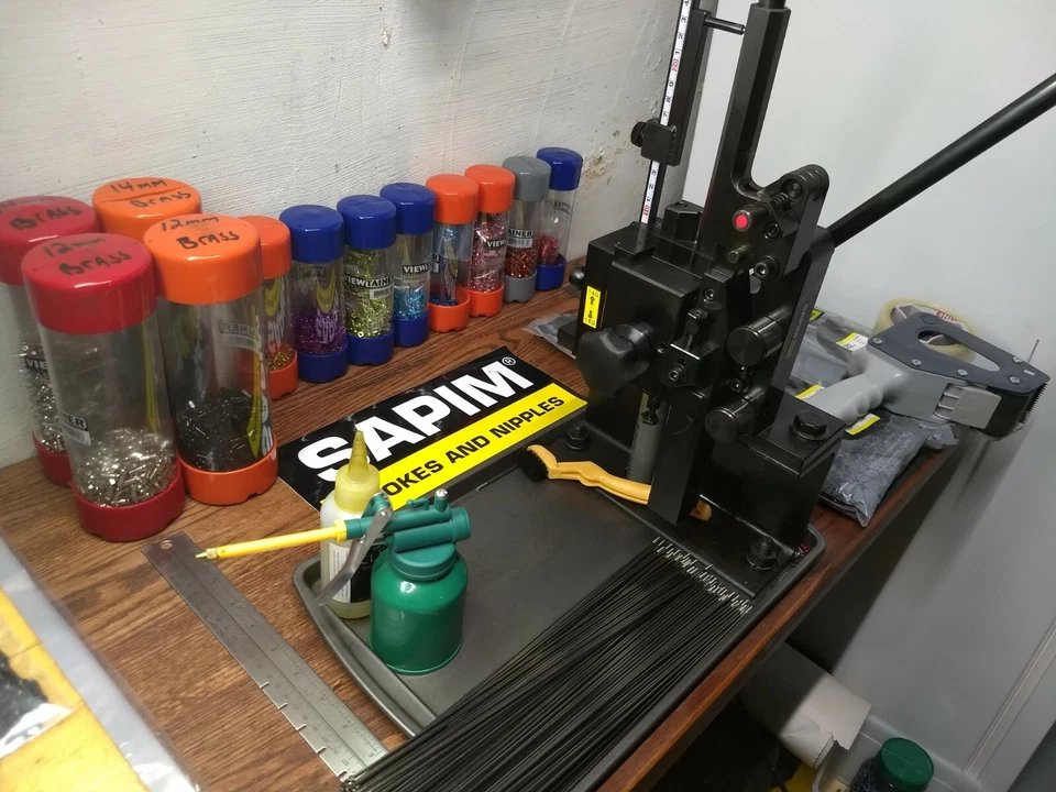 SILVER J-Bend 14g longitud personalizada radios de bicicleta de acero inoxidable con tetinas de latón Foto 2 de 3