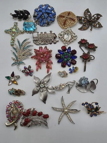 Vintage Estate Lot Of 24 Repair Rhinestone Mix Costume Jewelry Brooch Lot Clips