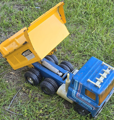Vintage 1970s ERTL International Transtar Automatic Hydraulic Dump