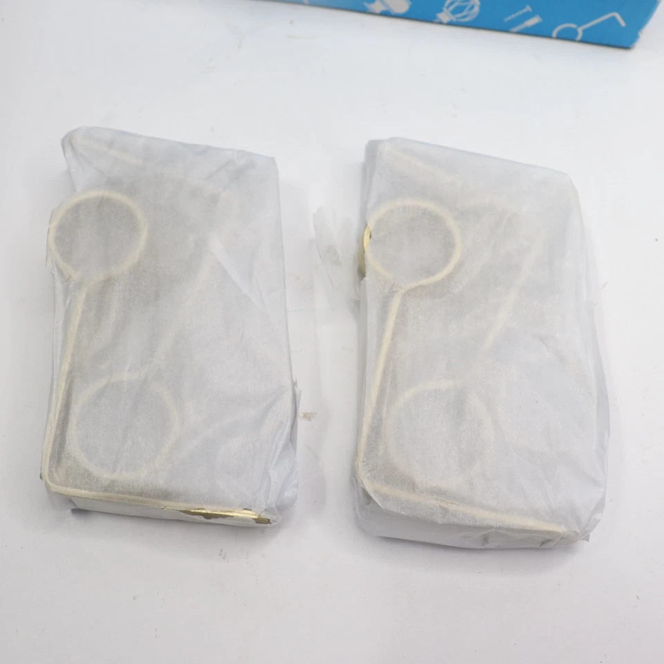 Barra de cortina Umbra dorada 36-66" Foto 3 de 4