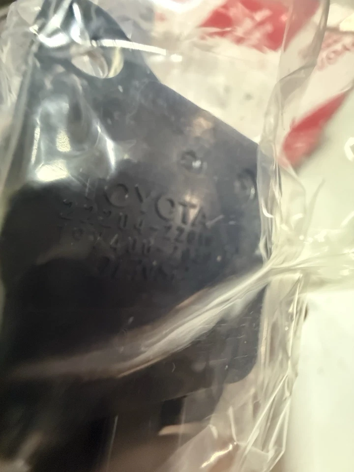 GENUINO Toyota Lexus Scion OEM Medidor de flujo de aire de admisión Sensor MAF 22204-22010 Foto 3 de 4