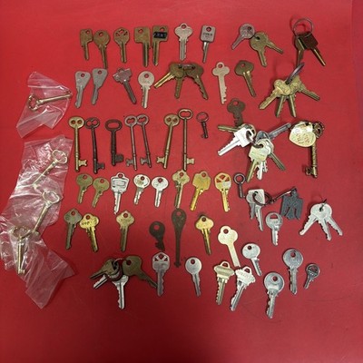 Lot of 80 Vintage & Modern Keys Mixed Brands / Styles    #1