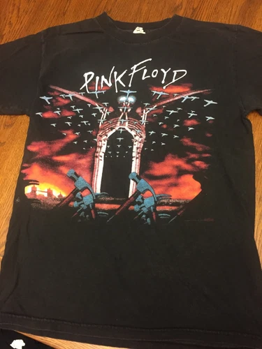 Pink Floyd 90s Vintage Concert T-Shirt Size S 1990s vintage concert t-shirt, vintage, single stitch, B+ condition