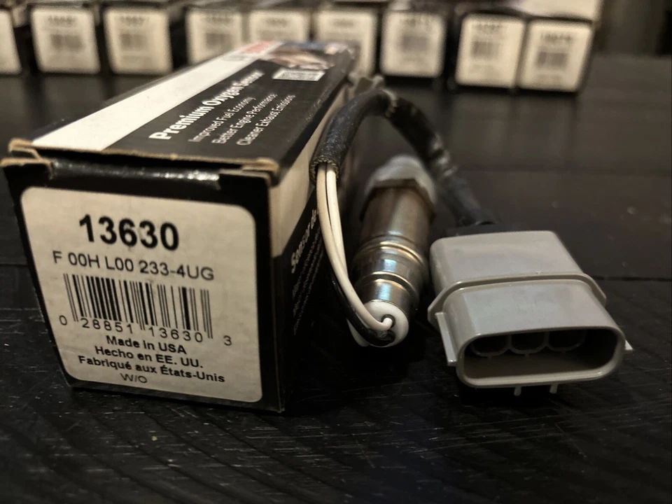 Bosch GENUINE 13630 Premium Oxygen Sensor for 2000-01 Infiniti G20 & Sentra 2001 - Image 2 of 4