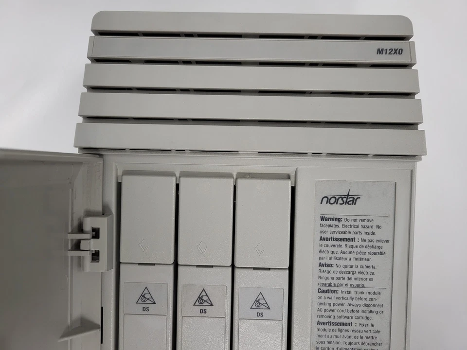 Módulo troncal Nortel Norstar M12X0 NT5B32 con 3 módulos troncales NT5B40GA-93 Foto 4 de 4