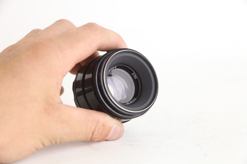 Helios 44-2 58mm f/2 Stepless Aperture Lens M42 Mount Black Lacquer Finish - Picture 12 of 21