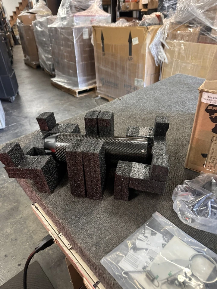 Escape atornillable 2 Brothers Hurricane para Yamaha YZF‐R3 15–2024 y MT‐03 20-21 Foto 3 de 4