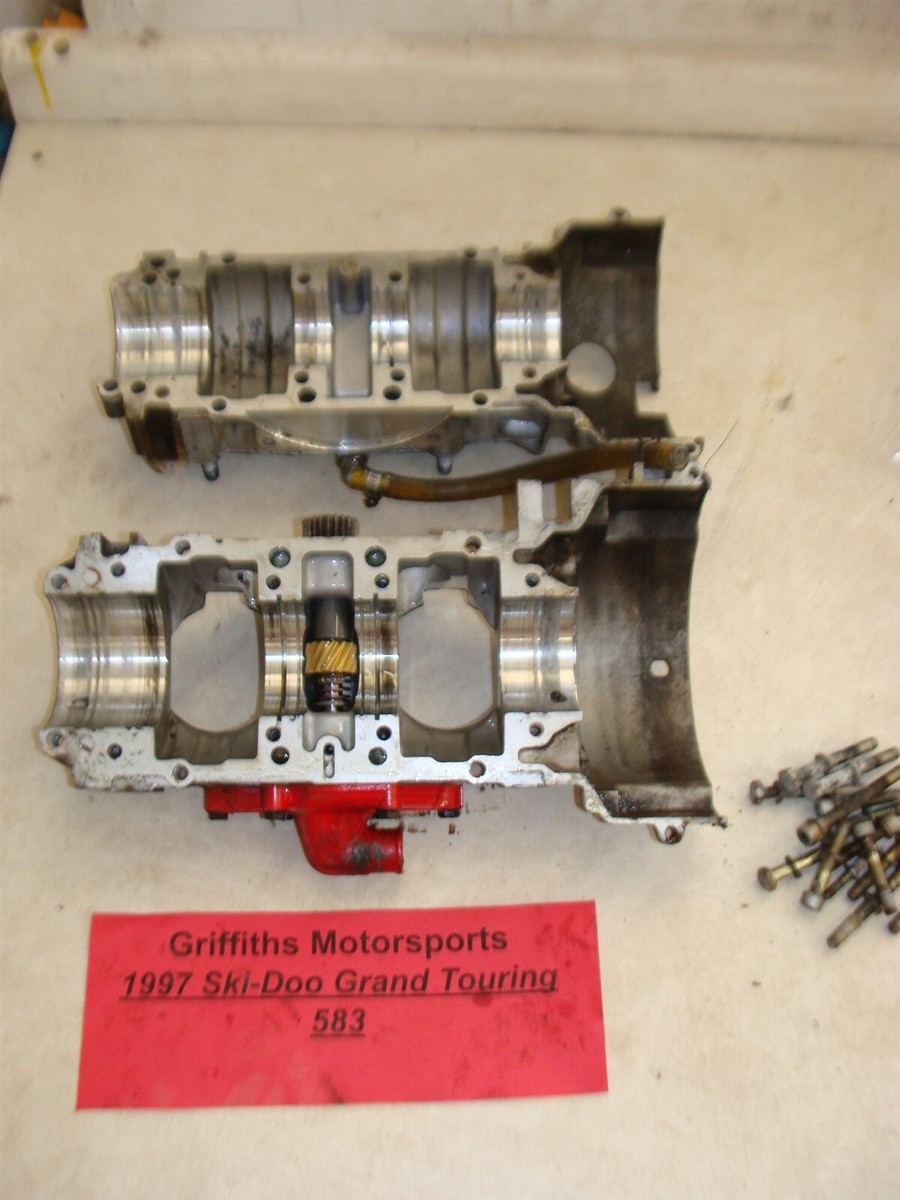 スキムボード STATION 1997 SKIDOO Grand Touring 583 engine cases crankcase upper lower