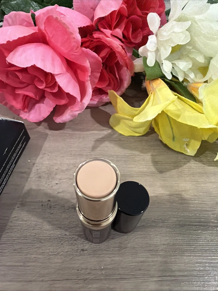 Base en barra Bobbi Brown Skin N-012 porcelana Foto 2 de 4