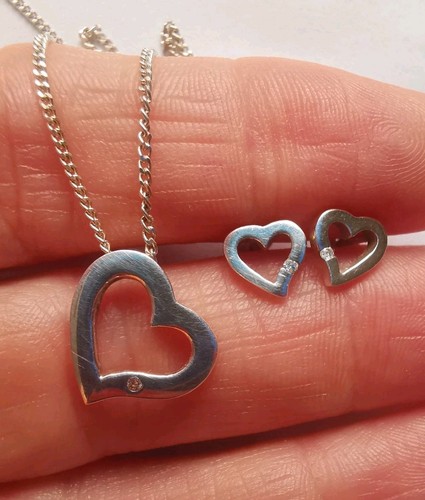 Set orecchini e collana in argento sterling con diamanti cuore amore. R10L