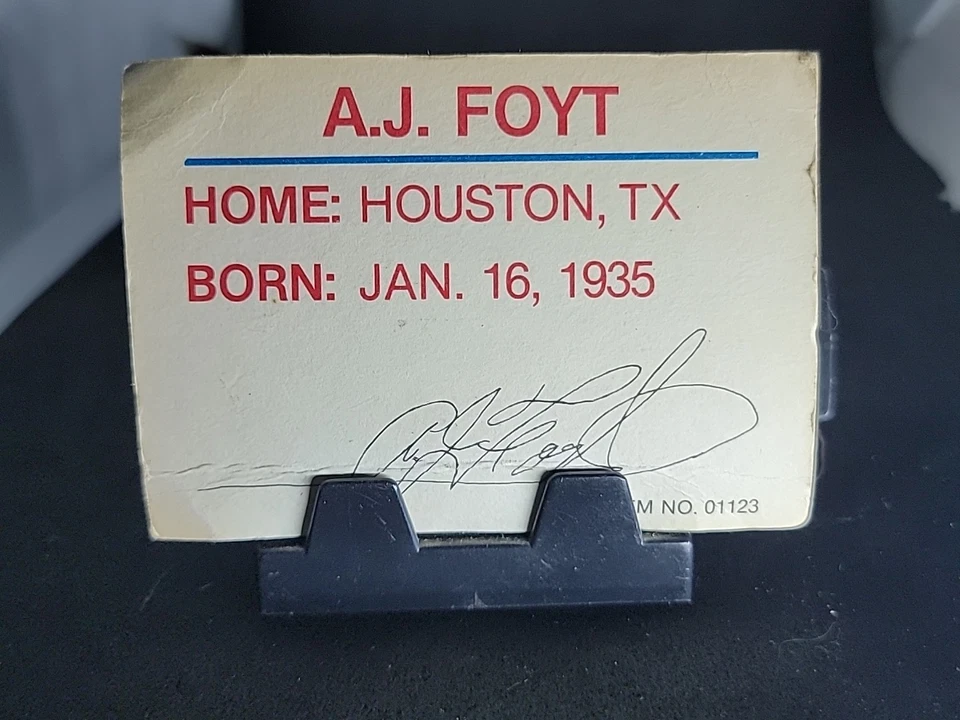 AJ Foyt #14 NASCAR escala 1/64 DieCast 1989 Racing Champion’s con tarjeta y pantalla Foto 4 de 4