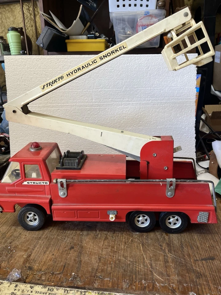 VTG STRUCTO 1960's PRESSED STEEL SNORKEL HYDRAULIC TRUCK Turbine Fire Large 18 " - Image 2 of 4