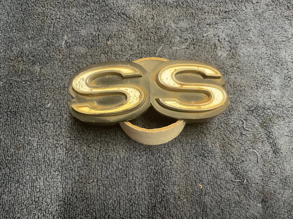 Chevy Chevelle El Camino SS 71 emblema parrilla original 3987006 Foto 2 de 4