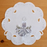 "Rundedecke - Wollweiß-Grau/Silber Stickerei \"Kerzen & Glocken\" - (Ø30 Cm)"
