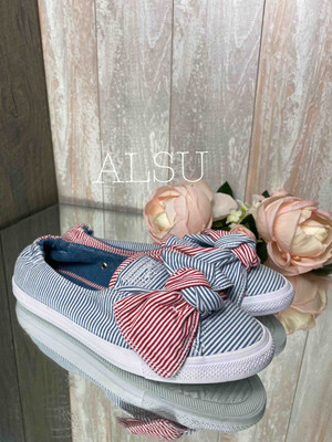 converse knot flats
