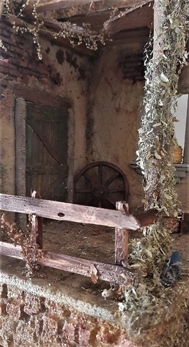 Presepe artigianale con scena di una vecchia cascina diroccata in polistirene - Foto 6 di 10