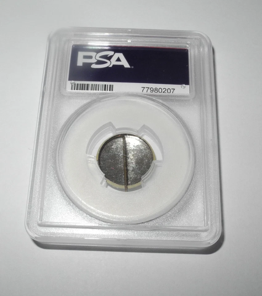 1930 PR4 Cracker Jack Baseball Pin Button Lou Gehrig New York Yankees PSA 4 - Image 2 of 2