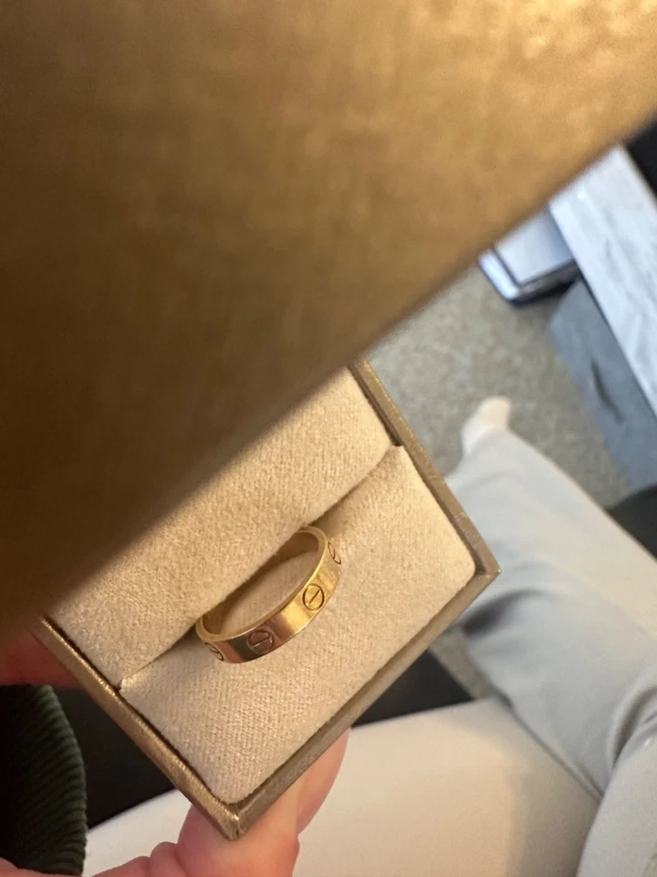 Anillo redondo Cartier Love oro amarillo de 18k Foto 3 de 3
