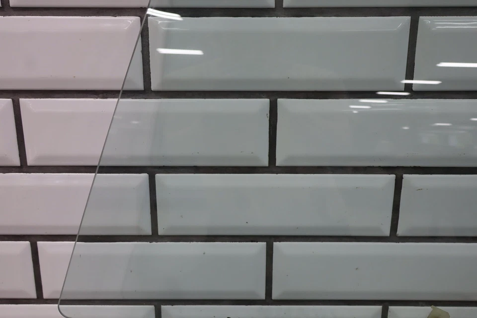 Левое стекло на окно водительской двери 1990-1997 Mazda Miata NA - Изображение 3 из 4