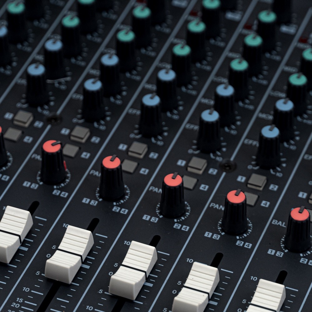 Yamaha MX12/4 – 12-Channel 4-Bus Analog Mixing Console | eBay