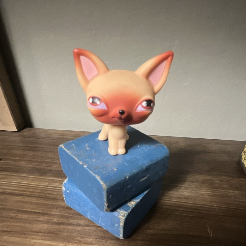 LPS Littlest Pet Shop Chihuahua #001