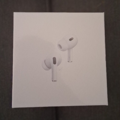 Apple AirPods Pro (2nd Gen) Wireless Earbuds MagSafe USB-C Charging Case White