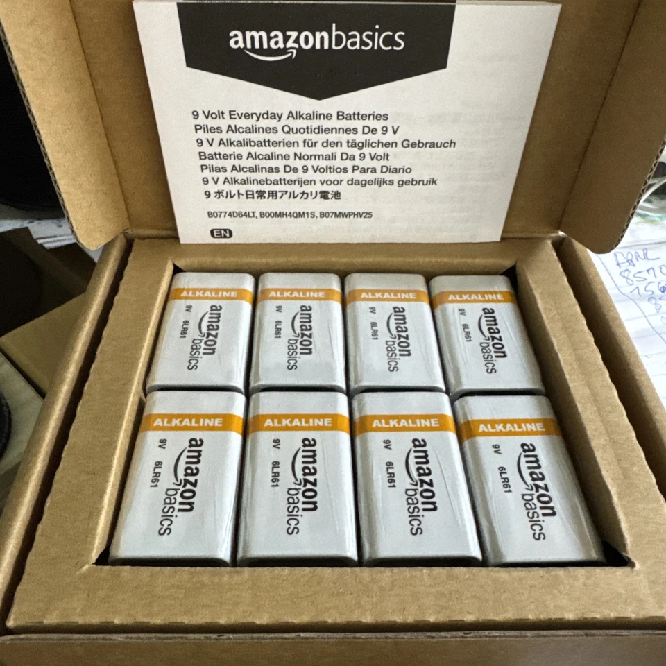 Amazon Basics 9 Volt Everyday Alkaline Batterie PACK OF 8 Count Amazon Basics - Image 2 of 4