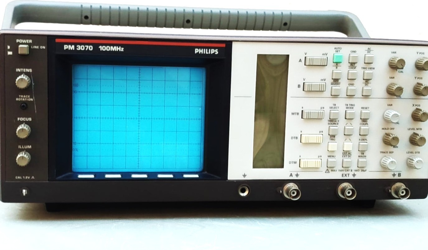 Oscilloscope Philips PM 3070 ,2 X  100Mhz  avec sondes  100Mhz neuves