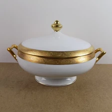 Bernardaud Limoges Villiers Lidded Serving Bowl Incrustation or fin Gold Band