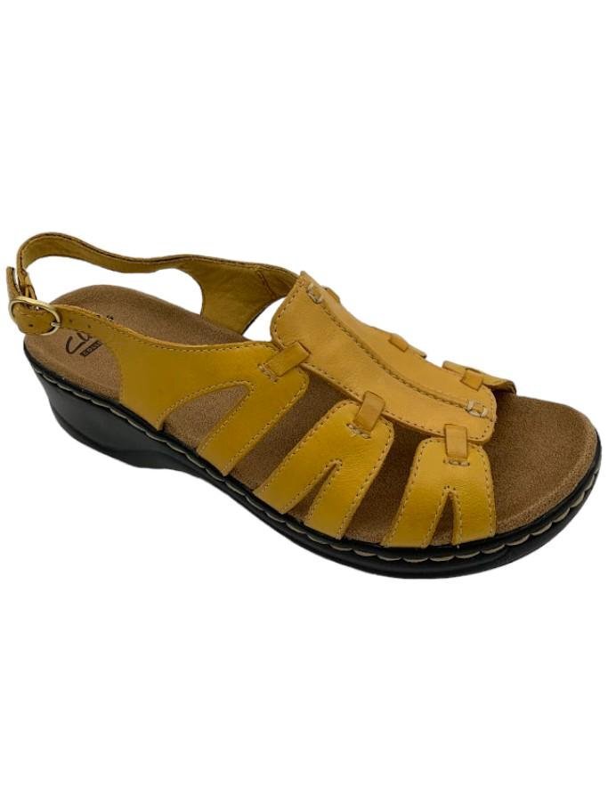 Кожаные босоножки из коллекции Clarks Lexi Marigold золотисто-желтого цвета