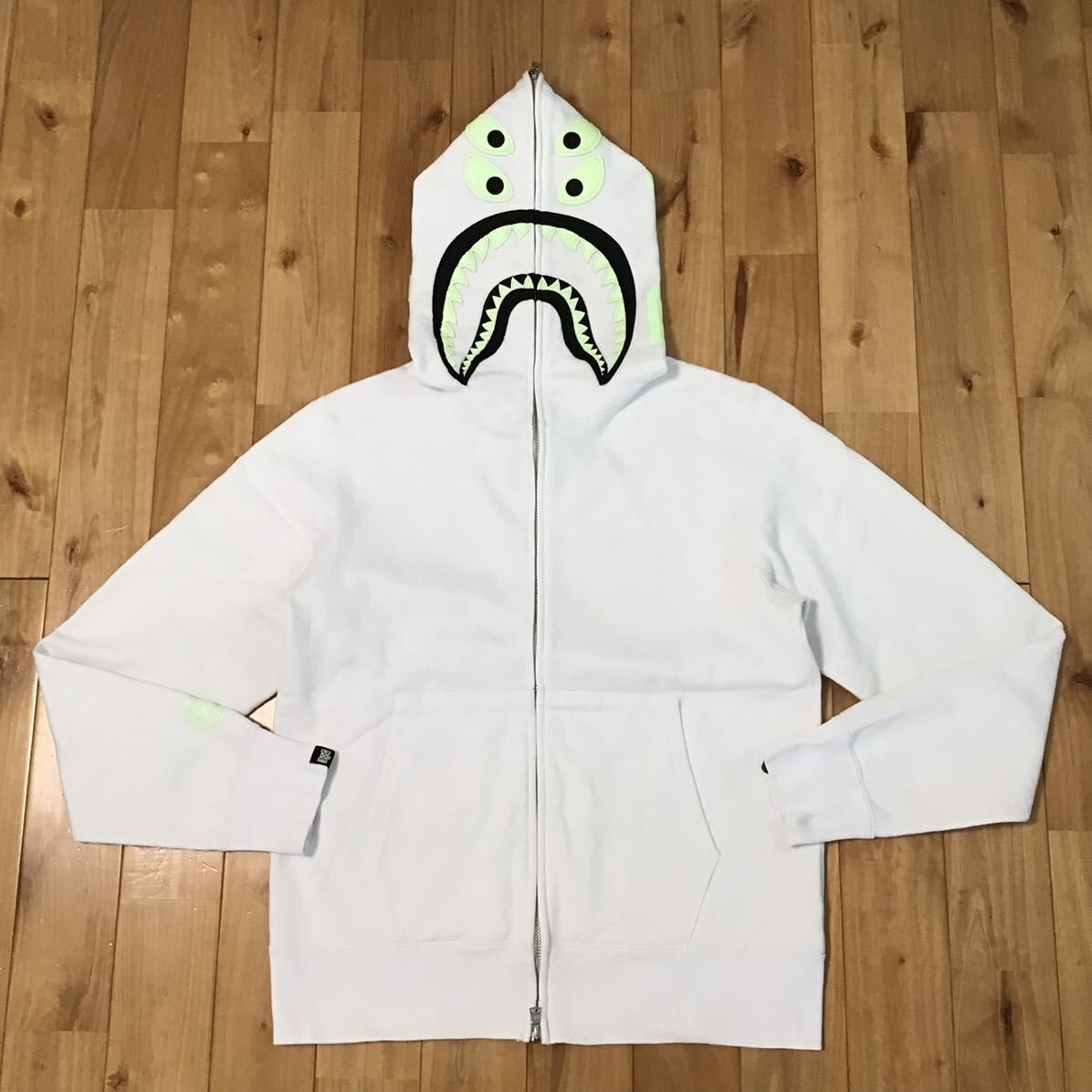 BAPE × BOUNTY HUNTER MAD Shark full zip hoodie White A BAPE × BOUNTY HUNTER MAD Shark full zip hoodie White A