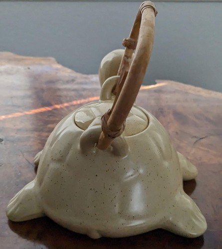 Turtle Modernist Ceramic Pottery Yellow Teapot Rattan Handle 7" Long x6.25" Wide - 第 6/12 張圖片
