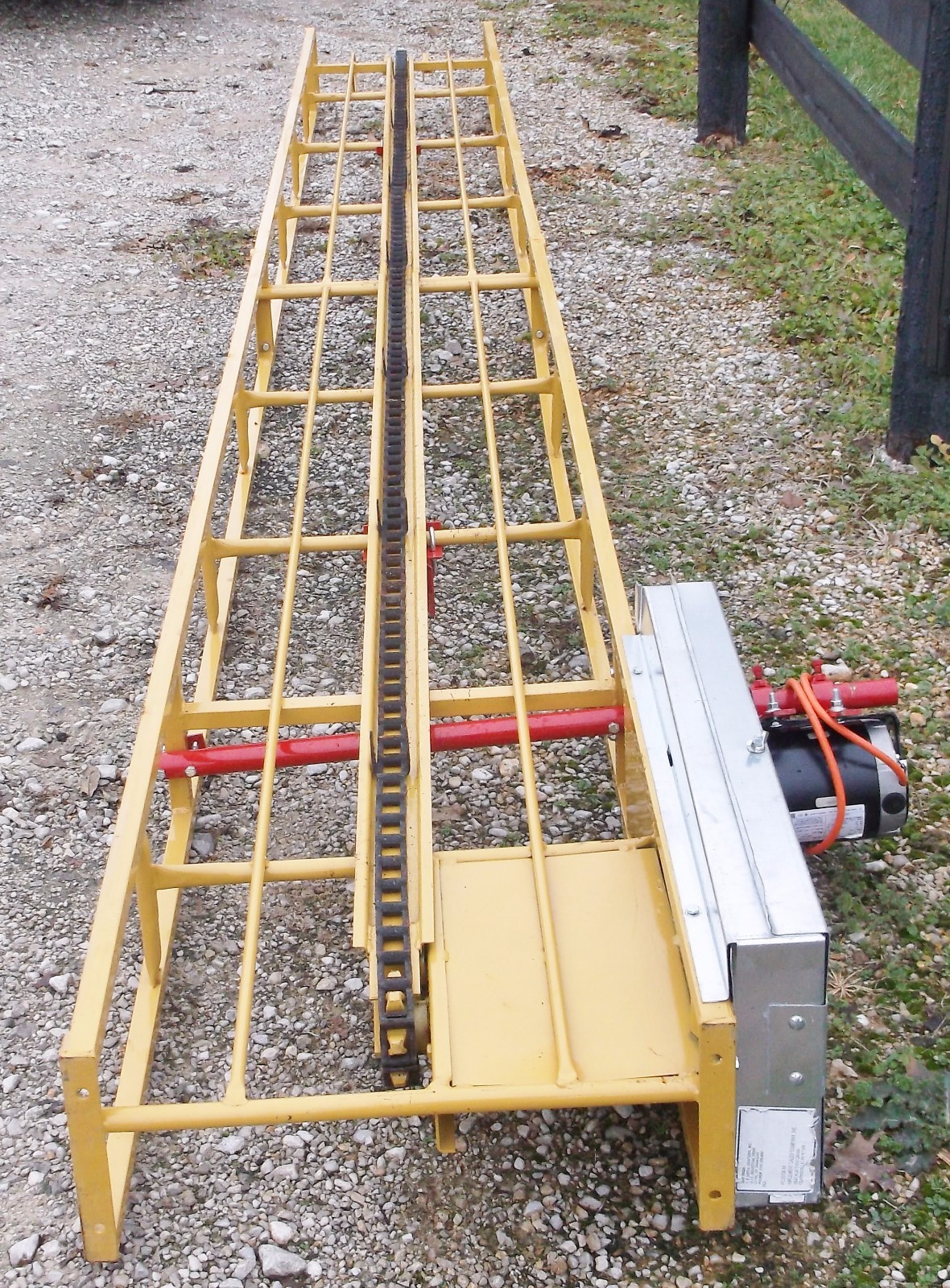 NEW 20 FT SQUARE HAY BALE ELEVATOR WITH MOTOR (FREE 1000 MILE DELIVERY