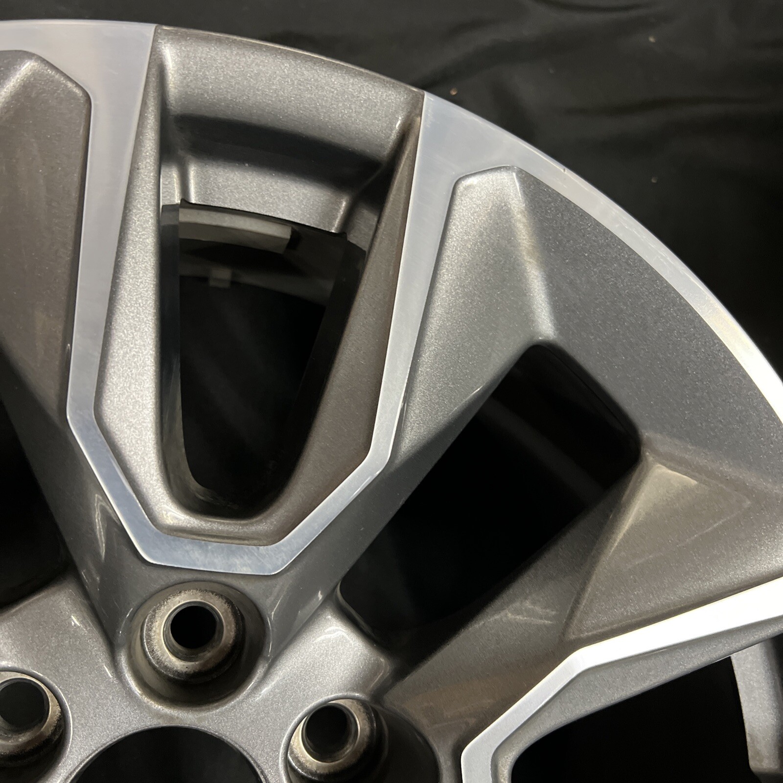 chevy-silverado-tahoe-gm-1500-23377015-oem-20x9-20-6-lug-wheel-rim