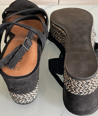 Tamaris Da. Sandalen, Wildleder, schwarz, Keilabsatz, geflochten, Gr. 38, Riemc 