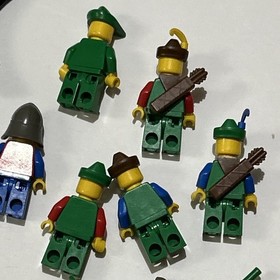 LEGO 6077 Forestmen's River Fortress Minifigures And Partial Set ~90%