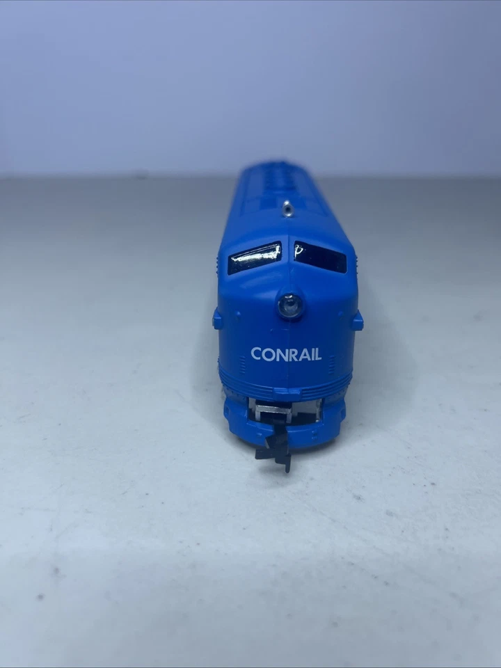 HO 1:87 Scale F2 Diesel Locomotive Model Power Conrail 610 - Image 3 of 4