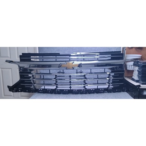 GM Chevrolet Front Bumper Grille T1UC Premier 85775022 Chrome Black 16-1163E
