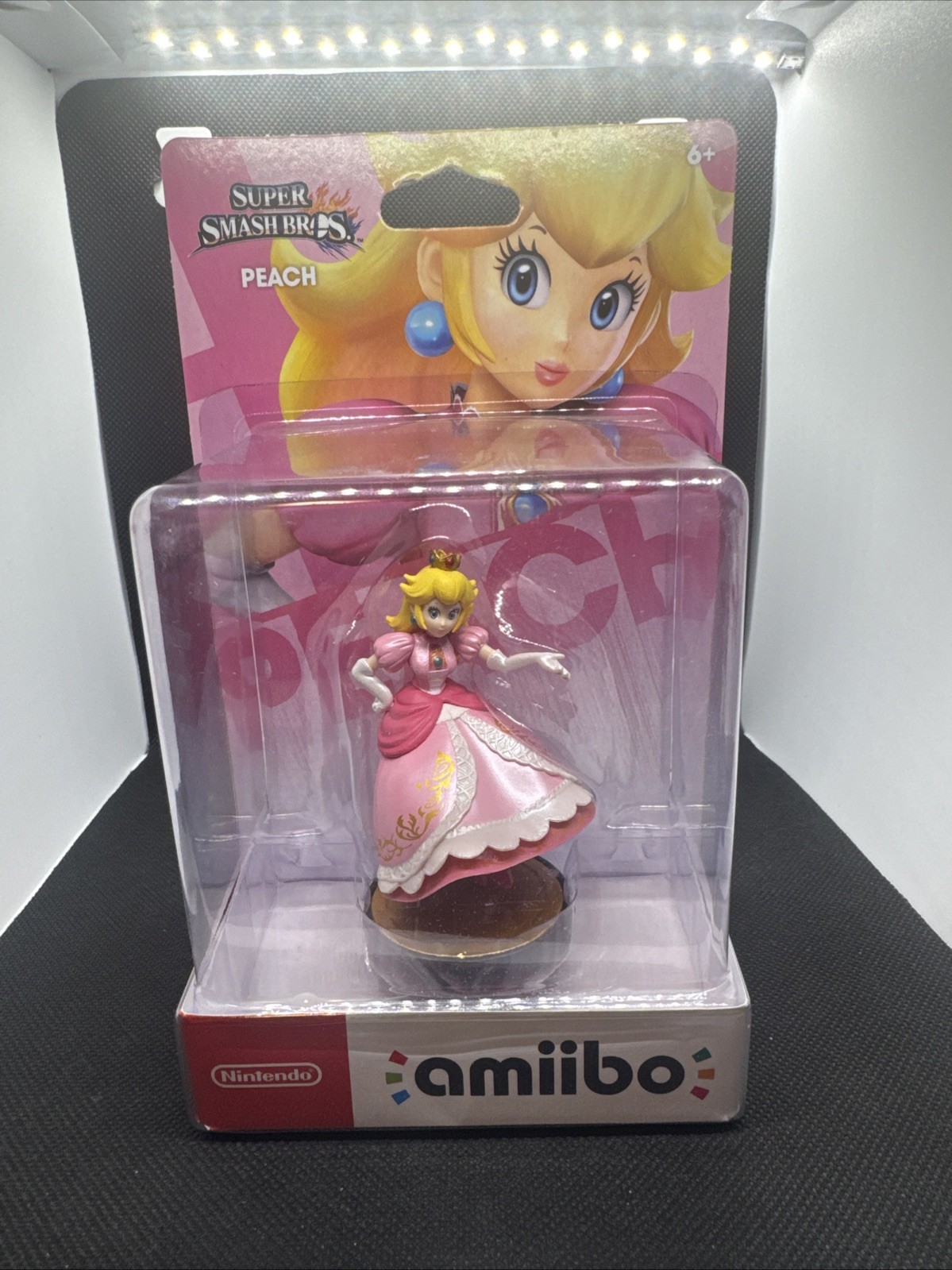 Nintendo Princess Peach Super Smash Bros amiibo Figure Sealed In Box Collectible