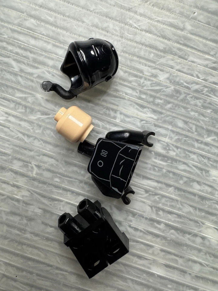 LEGO Star Wars MINIFIGURE First Order TIE Fighter Pilot Red Stripes sw0860 75179 - Image 4 of 4